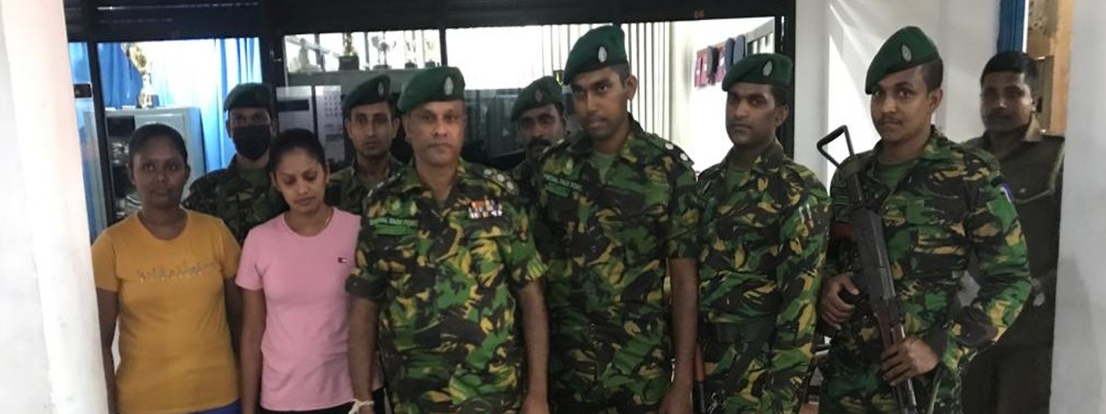 கைக்குண்டு மற்றும் ஹெரோயினுடன் ஐவர் கைது